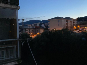 Location chambre avec salle de bain et partie commune Mountain View & Sea View renting 1 of 3 bedrooms with shared common space 3 bdrm apt not 1 bdrm